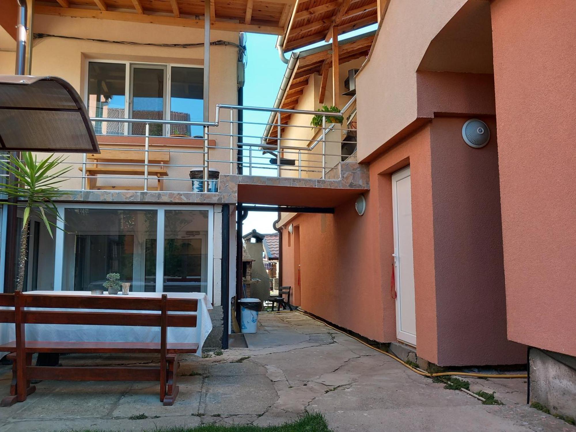 ספרבה בניה Vibo Guesthouse מראה חיצוני תמונה